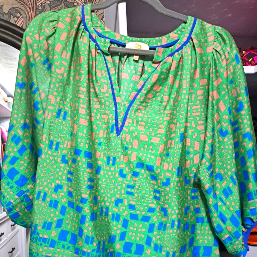 Woman's top (runs big)